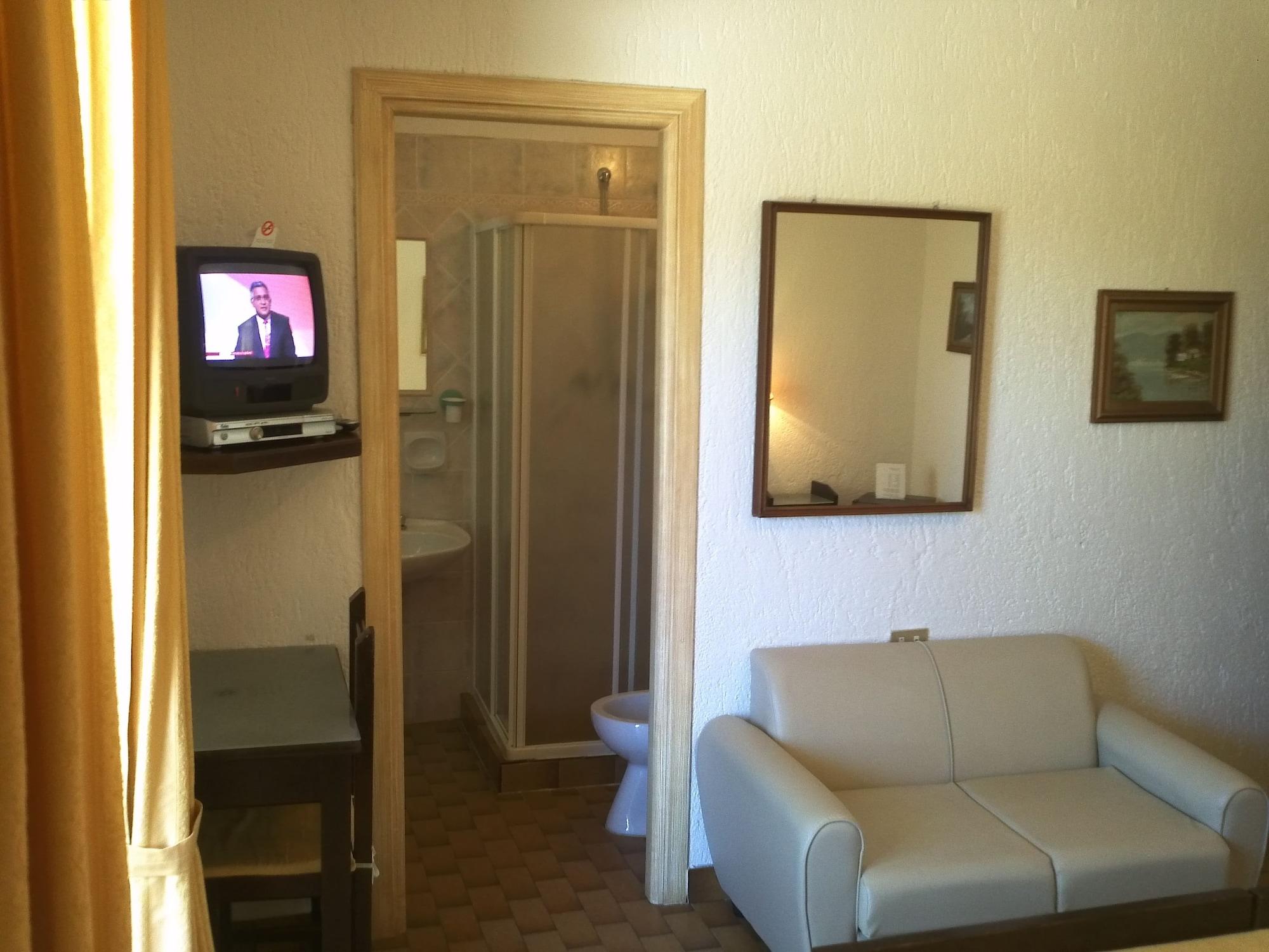 Hotel Abbaruja Olbia Buitenkant foto