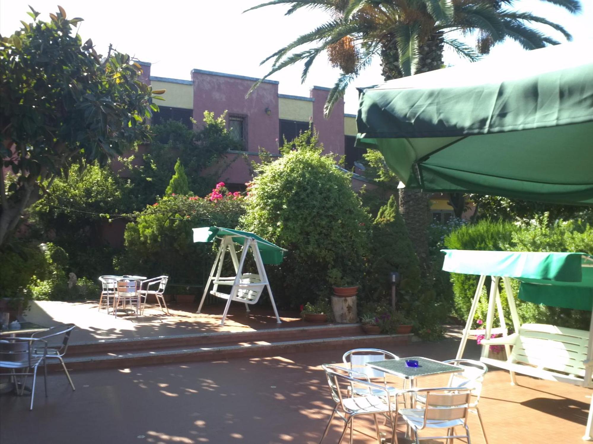 Hotel Abbaruja Olbia Buitenkant foto