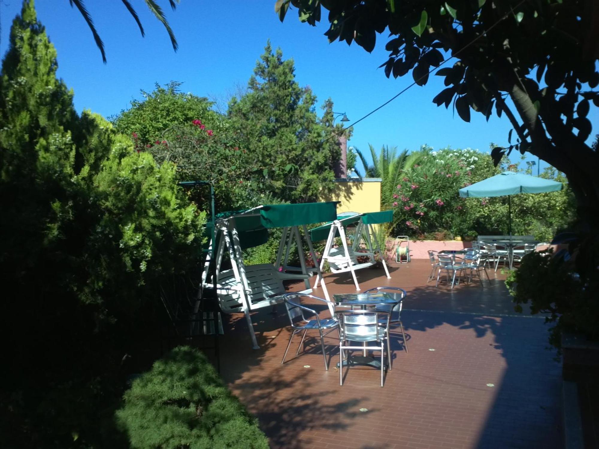 Hotel Abbaruja Olbia Buitenkant foto