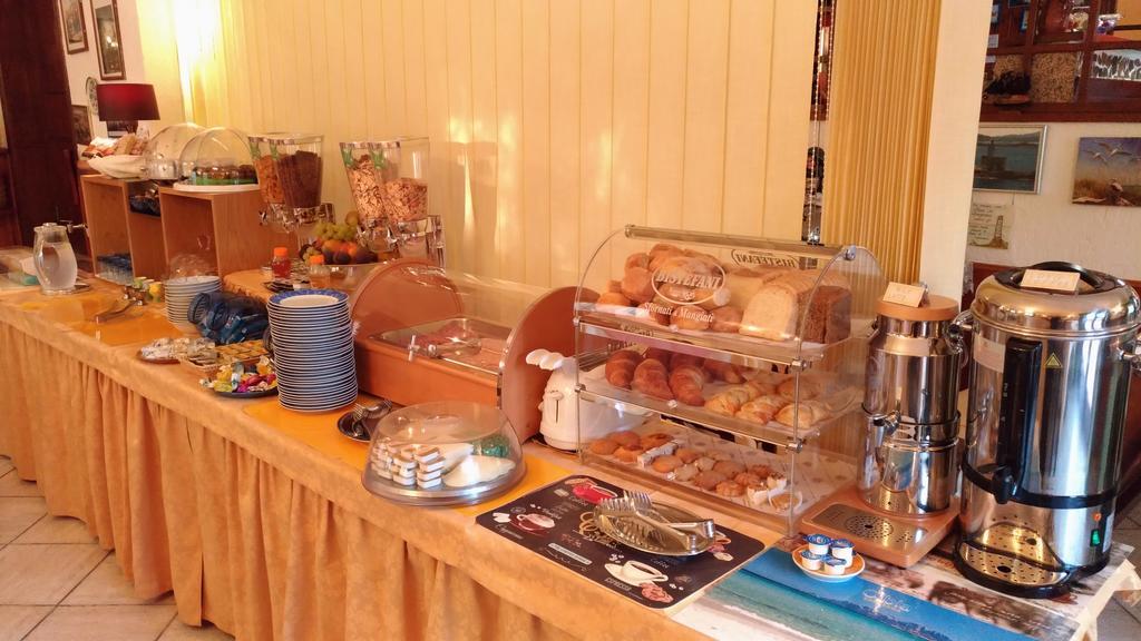Hotel Abbaruja Olbia Buitenkant foto
