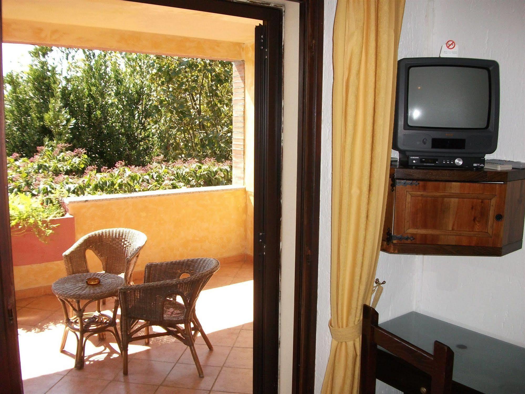 Hotel Abbaruja Olbia Buitenkant foto