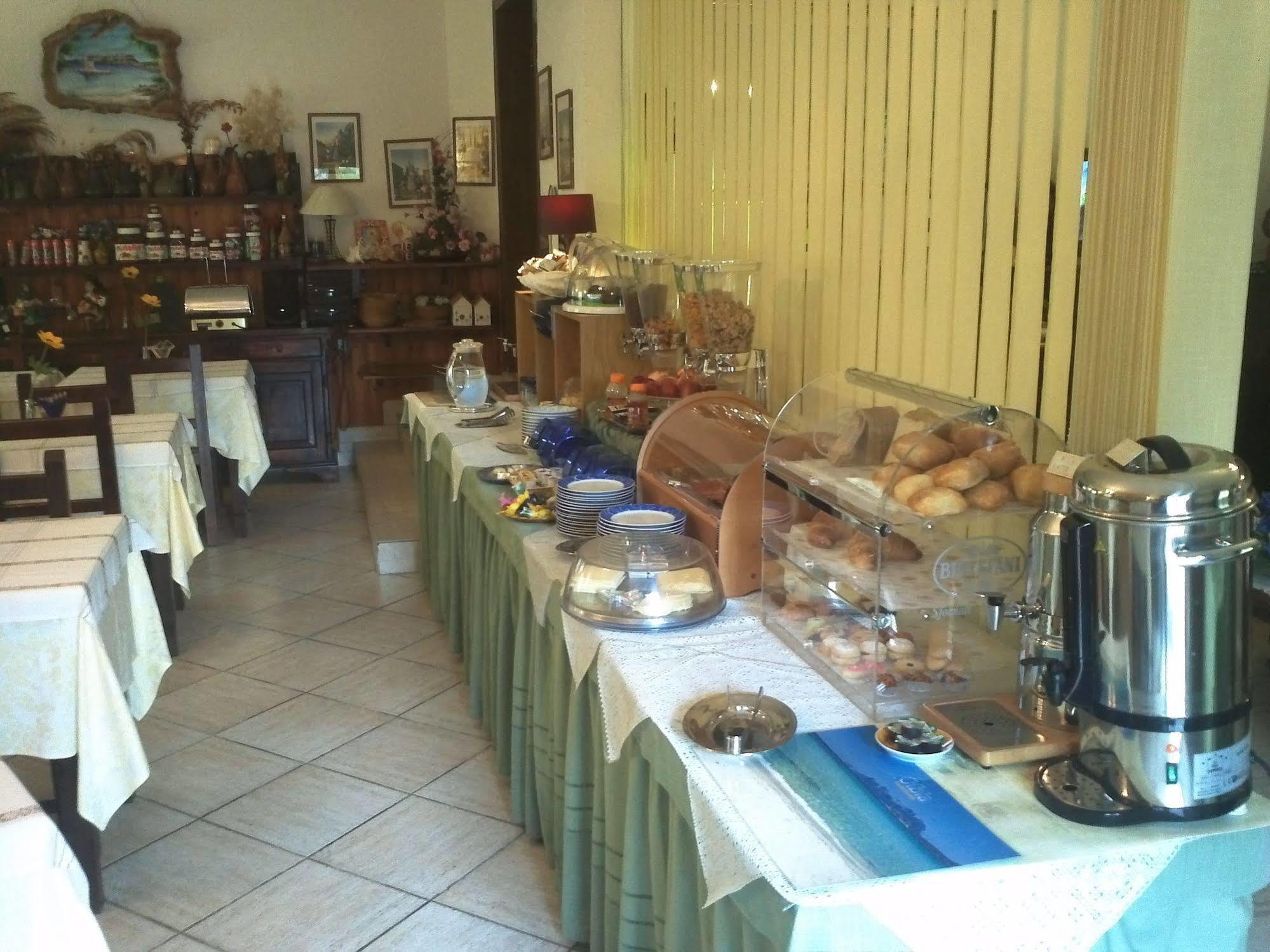 Hotel Abbaruja Olbia Buitenkant foto