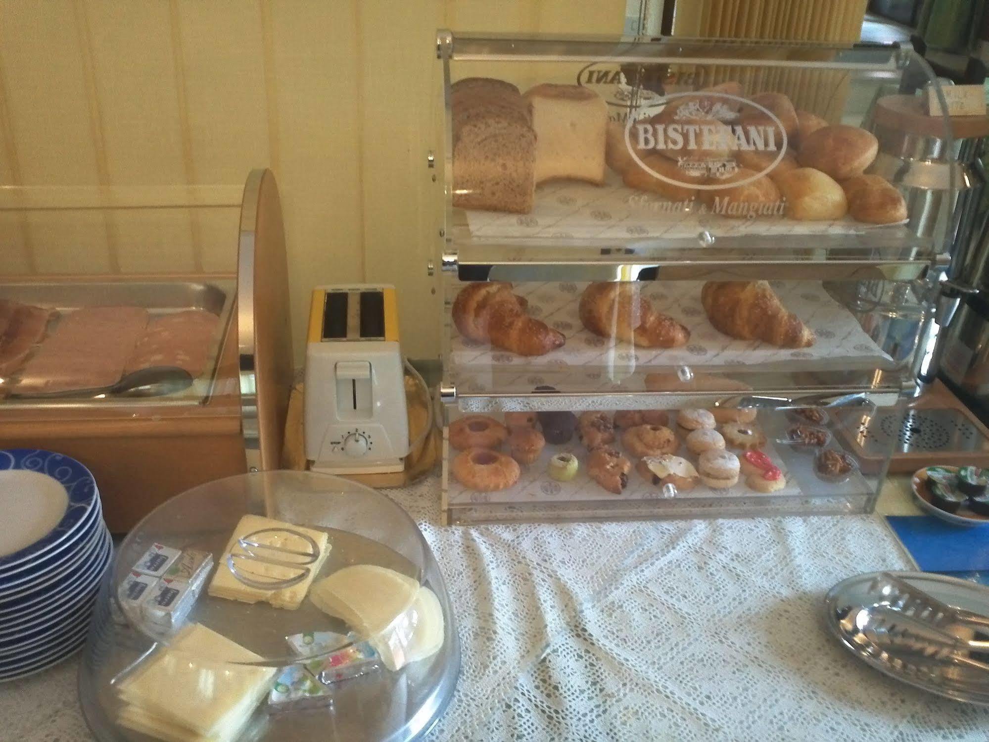 Hotel Abbaruja Olbia Buitenkant foto