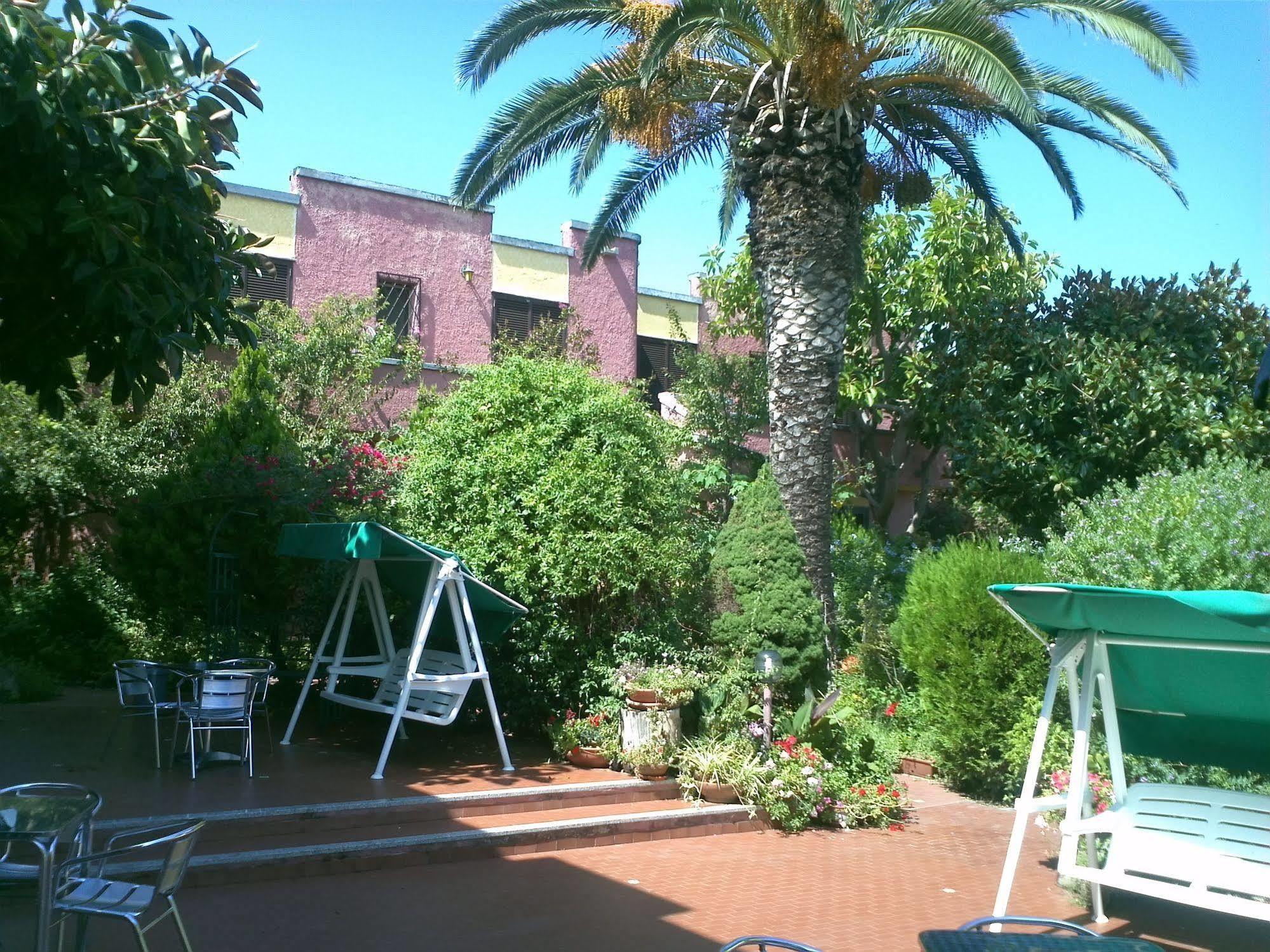 Hotel Abbaruja Olbia Buitenkant foto