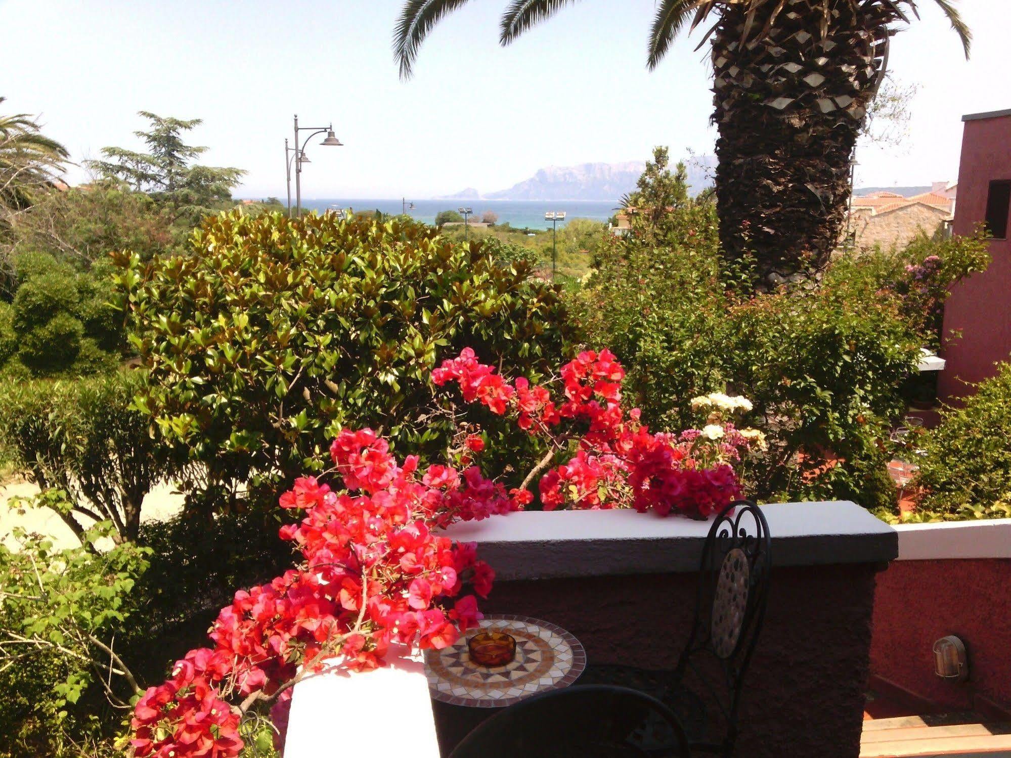Hotel Abbaruja Olbia Buitenkant foto