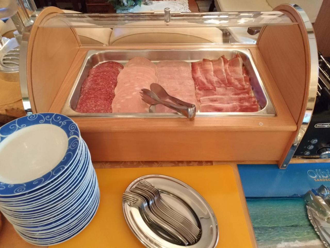 Hotel Abbaruja Olbia Buitenkant foto