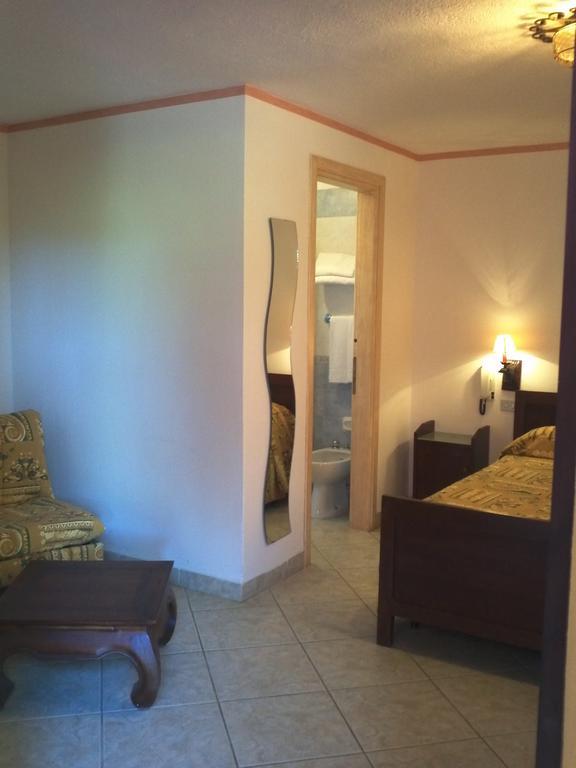Hotel Abbaruja Olbia Buitenkant foto